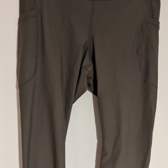 Old Navy NWOT High Waist Powersoft Cropped leggings, size XL - Picture 7 of 9